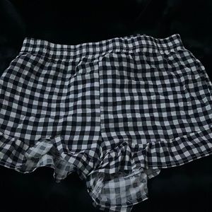 High Waisted Medium sized Plaid Shorts from Forever 21! 🤍